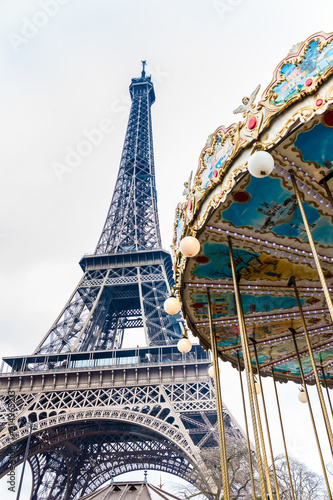 Carrousel and the Tour Eiffel at the end of winter