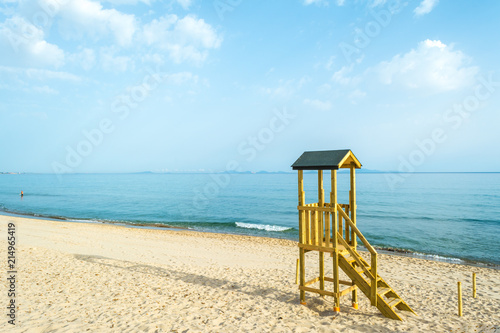 lifeguard tower on the beach © replica73