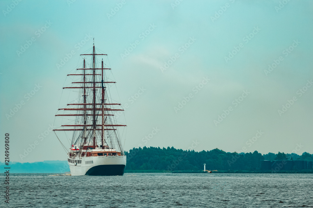 Fototapeta premium Three mast sailing ship