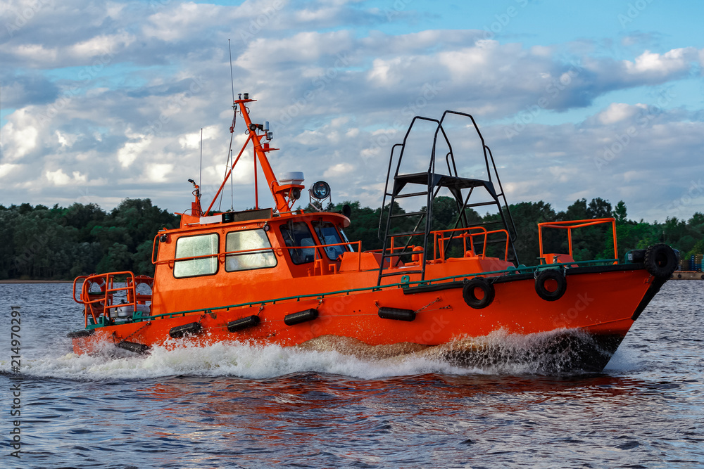 Fototapeta premium Orange pilot boat in action