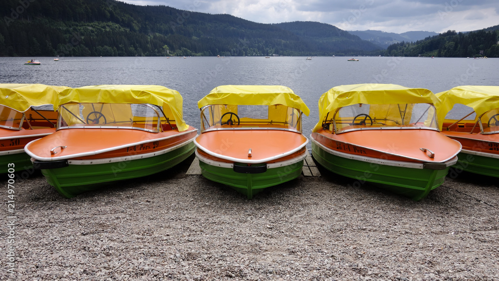 Fototapeta premium Bateaux au bord du lac Titisee