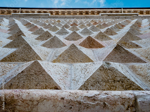 Canvas-taulu Diamand shaped marble stones on the facade of the Palazzo dei Diamanti in Ferrar