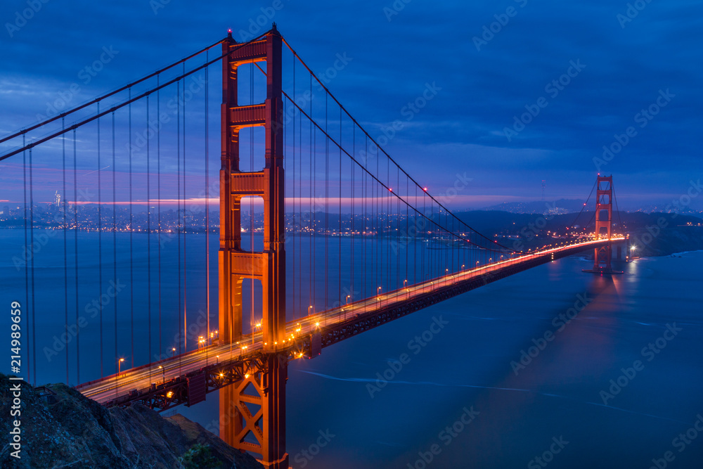 Fototapeta premium Sunrise at Golden Gate Bridge
