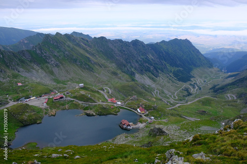 Rumunia, Karpaty Rumuńskie - Góry Fagaras, widok z grani na Jezioro Balea Lac i szosę transfogaraską photo