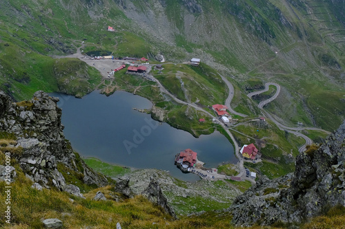 Rumunia, Karpaty Rumuńskie - Góry Fagaras, widok z grani na Jezioro Balea Lac photo