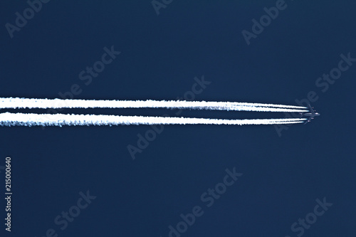 Airplane overhead © Skylar