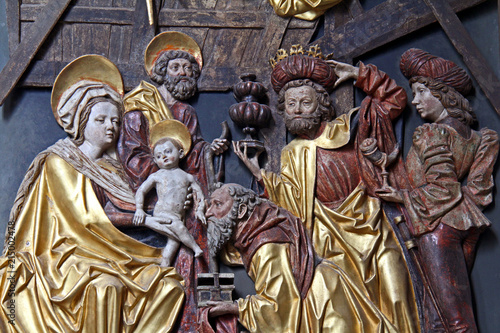 adorazione dei Magi (particolare); portella della pala d'altare scolpita da Michael Pacher - Antica chiesa parrocchiale di Gries, Bolzano