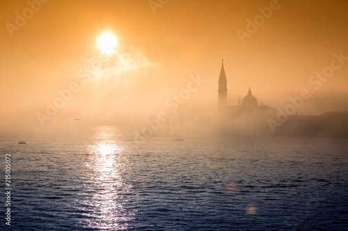 Fototapeta Naklejka Na Ścianę i Meble -  Approaching Fog