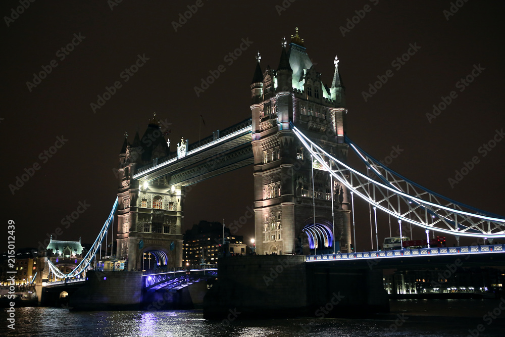 Obraz premium Night view of Tower Bridge from south west point, london, UK