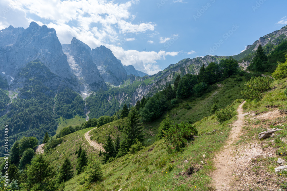 Kaiserbachtal Weg zum Stripsenjochhaus Kaiserbachtal Weg zum Stripsenjochhaus
