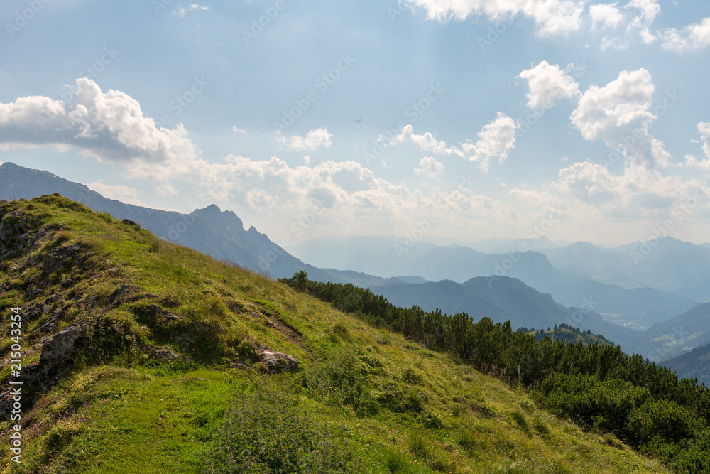 Fototapeta premium Kaiserbachtal Weg zum Stripsenjochhaus