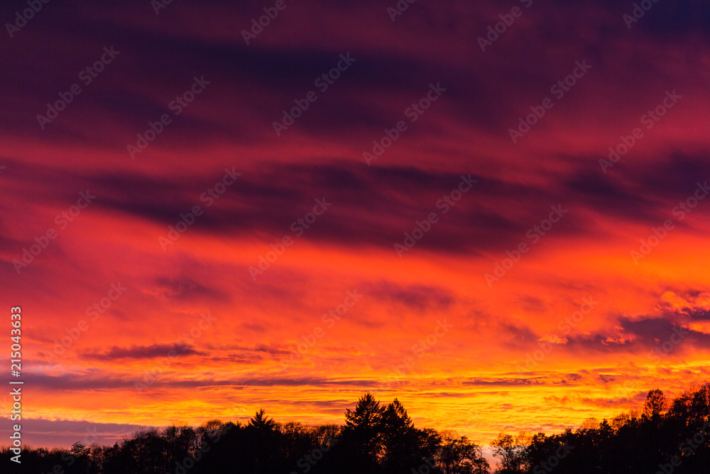 Fototapeta premium Dramatic sunset in an autumn dusk