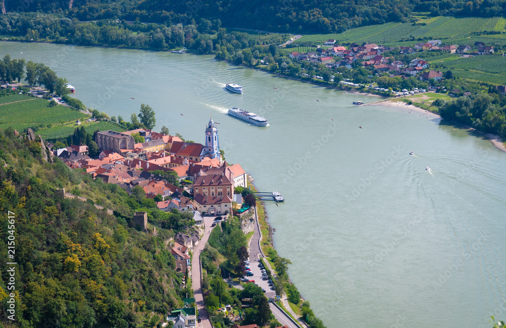 Donauschiffe bei Dürnstein