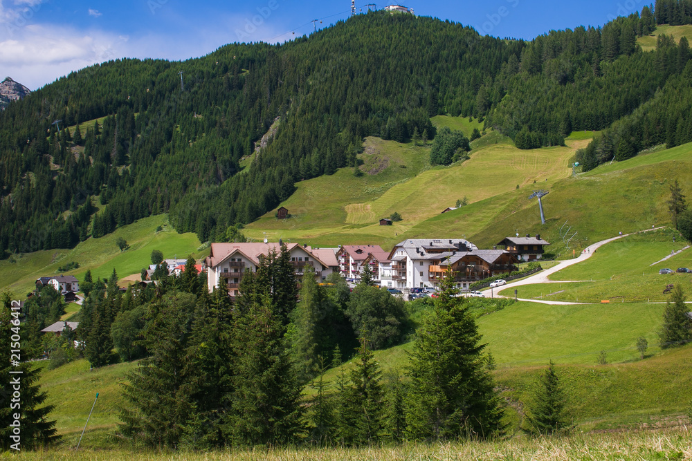 Piccolo villaggio alpino in Val Badia
