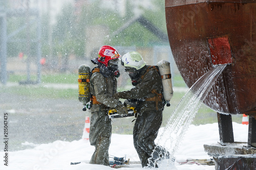 Two rescuers eliminates consequences of chemical accident