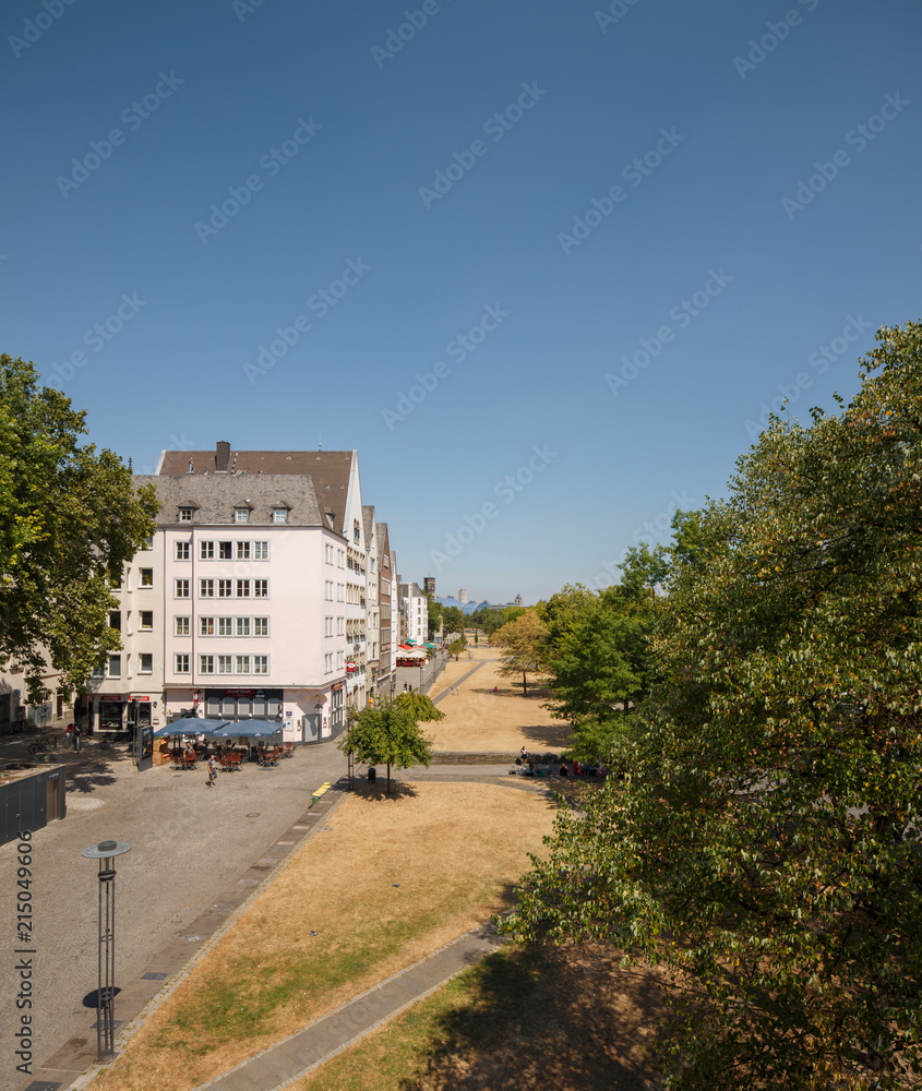 Obraz premium altstadt köln von deutzer brücke aus gesehen