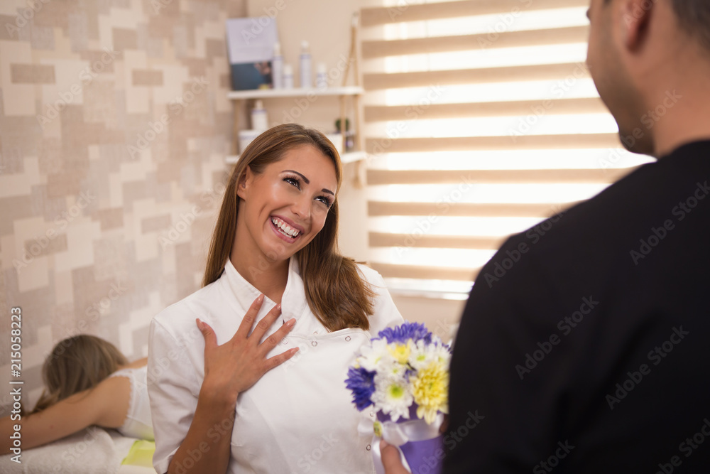 His girlfriend lost excess weight and he came to say thank you to a beautiful doctor. His girlfriend lost excess weight and he came to say thank you to a beautiful doctor.