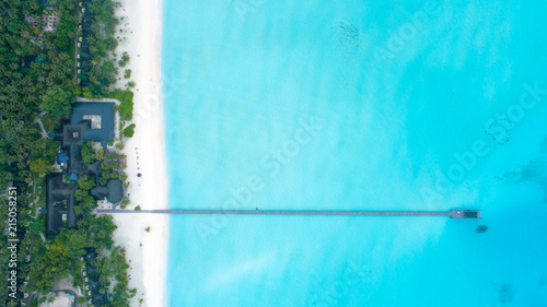 Niesamowity widok z lotu ptaka na Malediwach