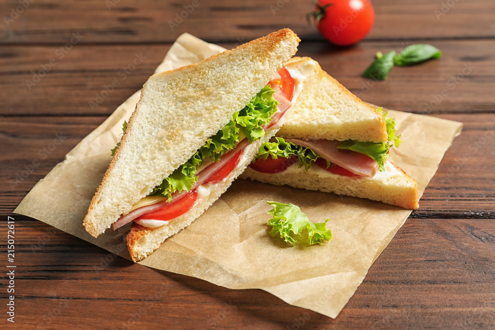 Obraz premium Tasty toast sandwiches on table. Wheat bread
