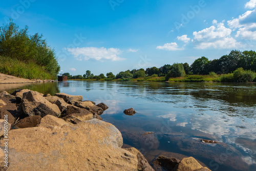 Niedrigwasser an der Weser beim Klostger Corwey