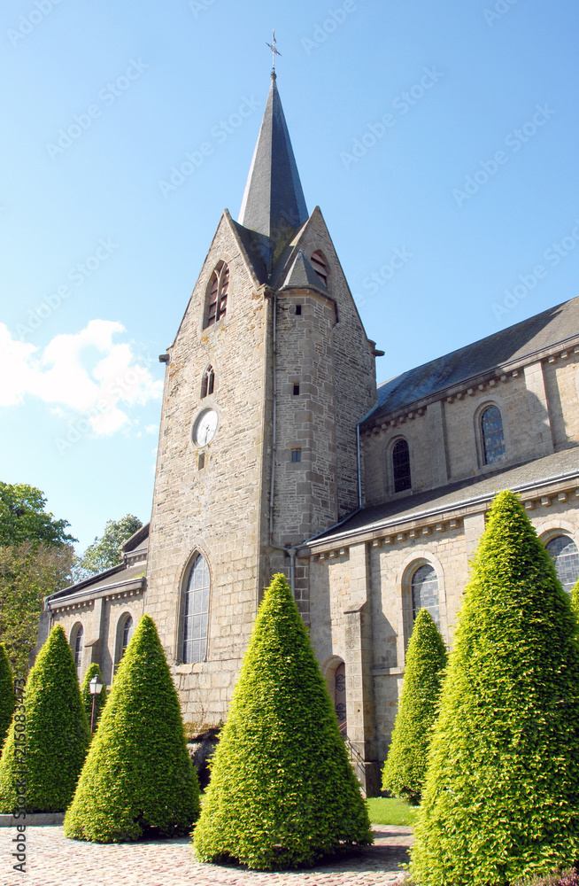 Ville de Condé-sur-Noireau, église Saint-Martin et les jardins, département du Calvados, Normandie, France Ville de Condé-sur-Noireau, église Saint-Martin et les jardins, département du Calvados, Normandie, France