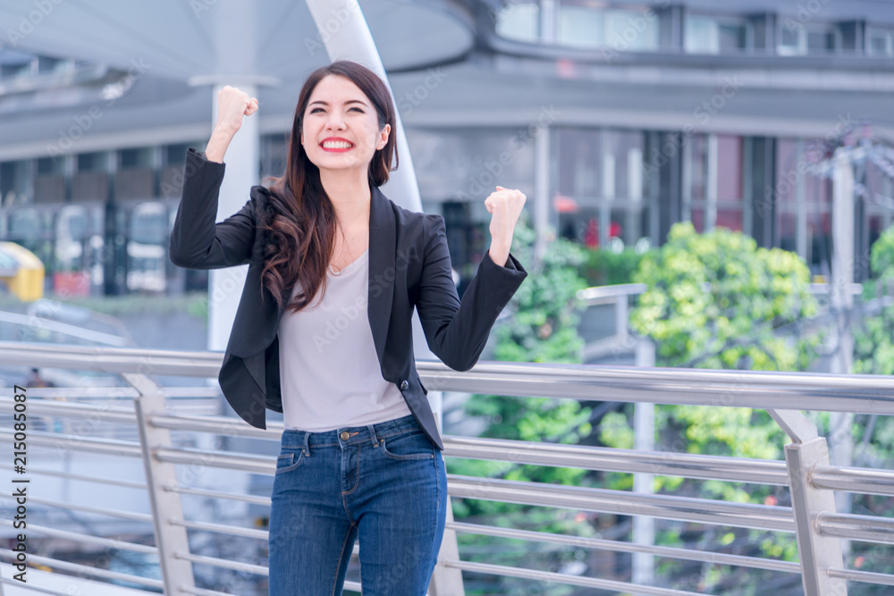 Businessmen are happy to start a new business. Businessmen are happy to start a new business.