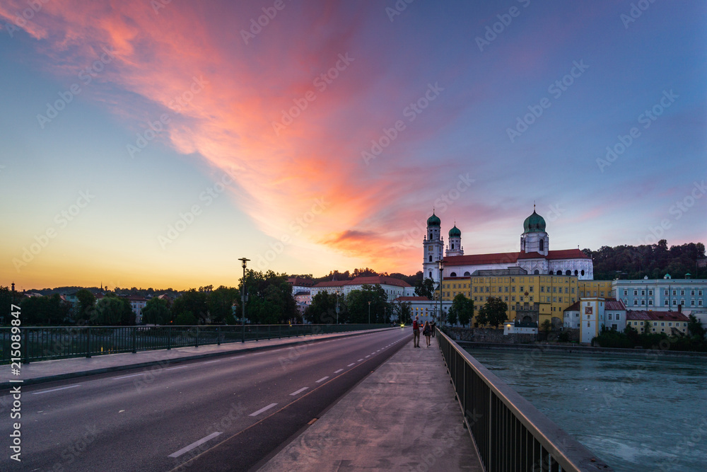 Dom Sankt Stephan in Passau im Sonnenuntergang