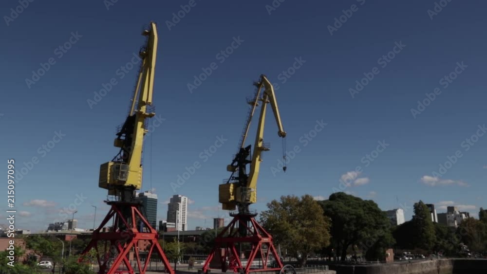 Gruas Puerto Madero Dia - Buenos Aires - Argentina Gruas Puerto Madero Dia - Buenos Aires - Argentina