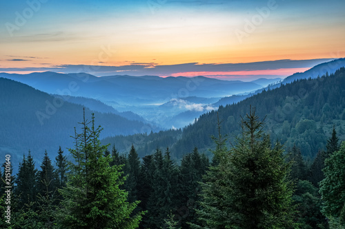 Fototapeta Naklejka Na Ścianę i Meble -  Dawn in the mountains