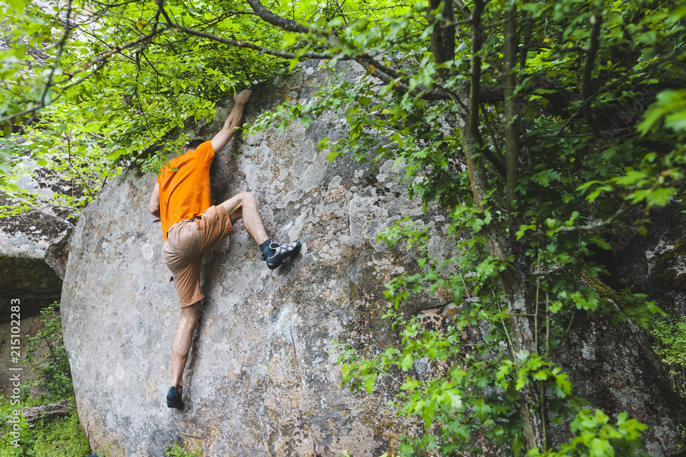 The climber is climbing bouldering. The climber is climbing bouldering.
