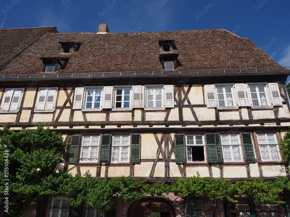 Fototapeta premium Wissembourg - Weißenburg – Weisseburch - im Elsass - mit mittelalterlichem Stadtkern 