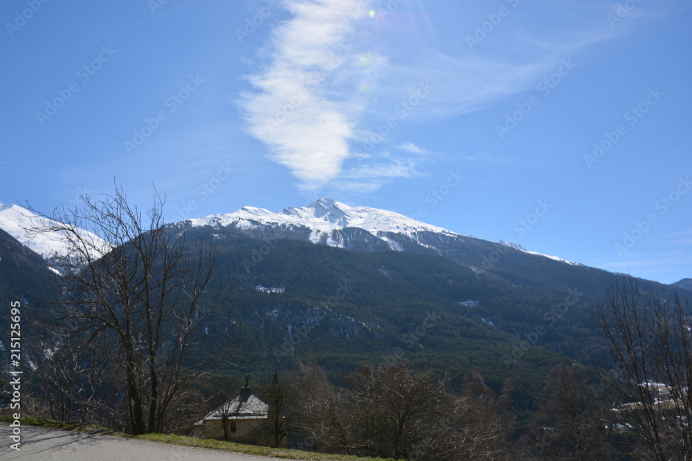 La montagne et son nuage