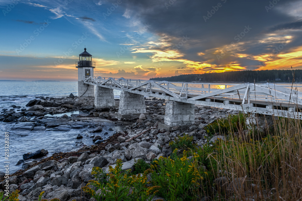 Naklejka premium Walkway Out to Marshall Point Lighthouse