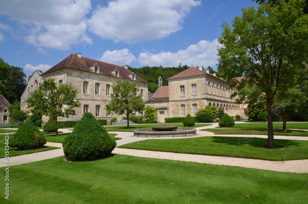 Naklejka premium JARDIN ET LOGEMENT DES ABBÉS ABBAYE DE FONTENAY (19 éme Siècle) Cote d'Or BOURGOGNE FRANCE 
