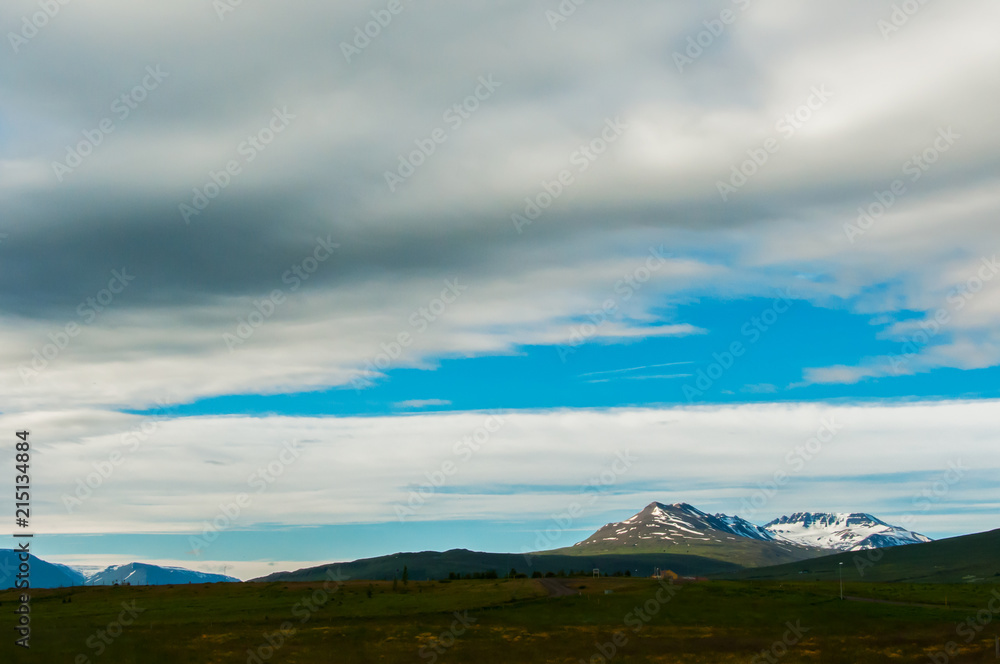 Bonita e natural paisagem vulcânica na Islândia