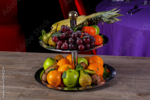 Fototapeta Naklejka Na Ścianę i Meble -  Fruit basket mix