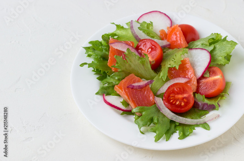  Fresh salad from salmon and vegetables.