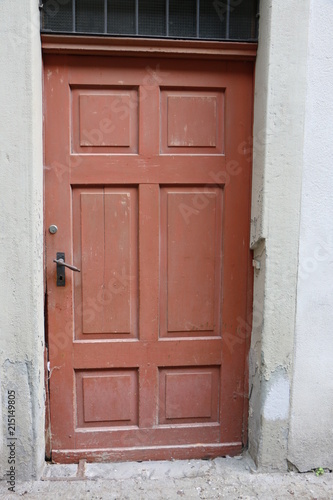 Old door, alte Tür, Altbau, Sanierungsbedarf
