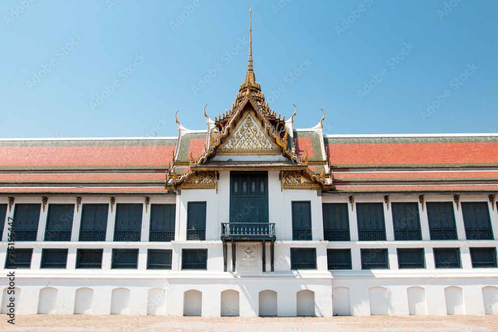 temple bouddhiste à Bangkok vu de face temple bouddhiste à Bangkok vu de face