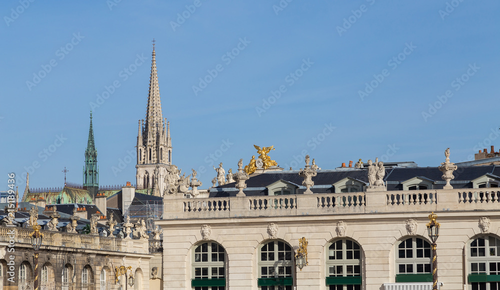 Place Stanislas Nancy Frankreich bei blauem Himmel