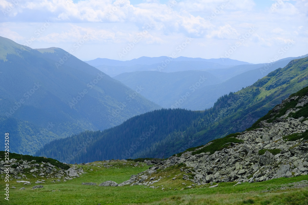 Rumunia, Karpaty Rumuńskie - Góry Fagaras, widoki na pasma górskie ze szlaku w Górach Paltinu