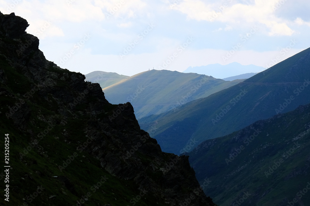 Rumunia, Karpaty Rumuńskie - Góry Fagaras, widoki na pasma górskie ze szlaku w Górach Paltinu