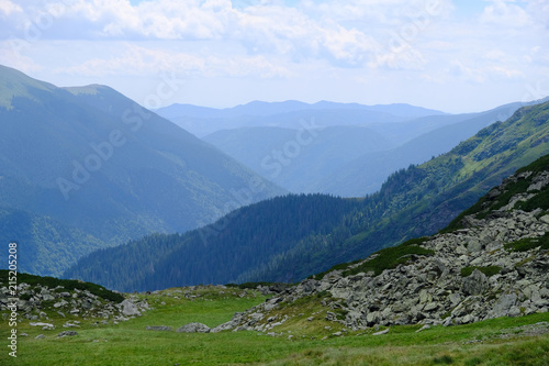 Rumunia, Karpaty Rumuńskie - Góry Fagaras, widoki na pasma górskie ze szlaku w Górach Paltinu