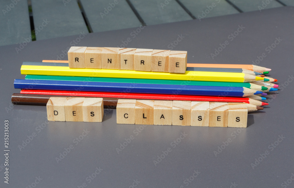 Rentrée des classes et crayons de couleur Rentrée des classes et crayons de couleur