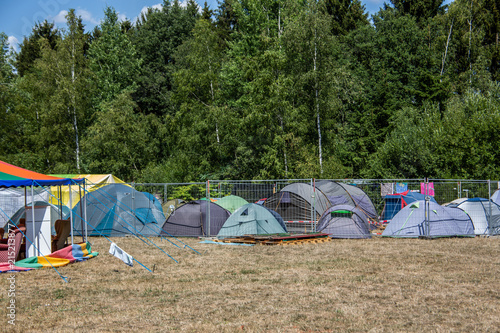 Zeltlager beim Festival auf der Wiese