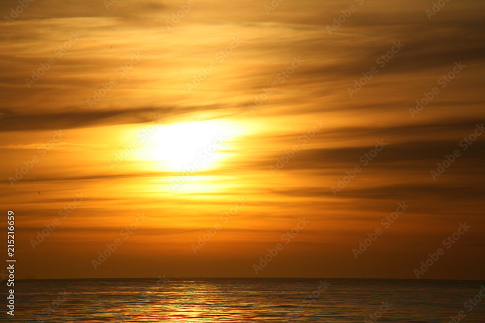 Obraz premium The sun not hide!