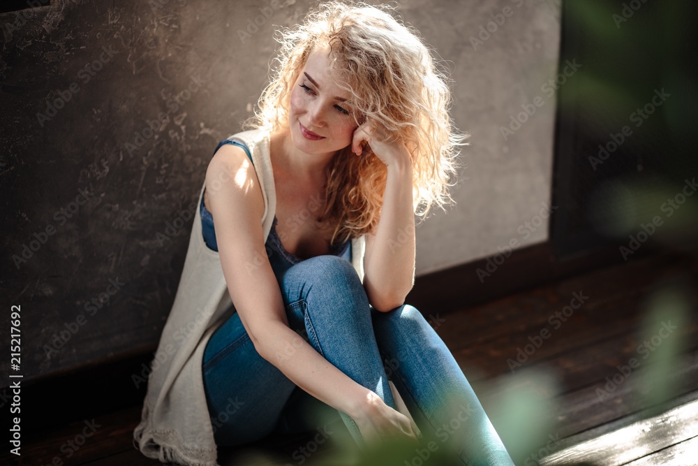 Naklejka premium Close-up portrait of sweet blonde woman in a casual jeans clothes, fashion beauty photo