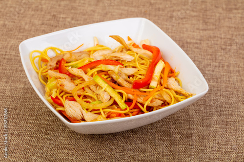 Wok noodle with pork and vegetables