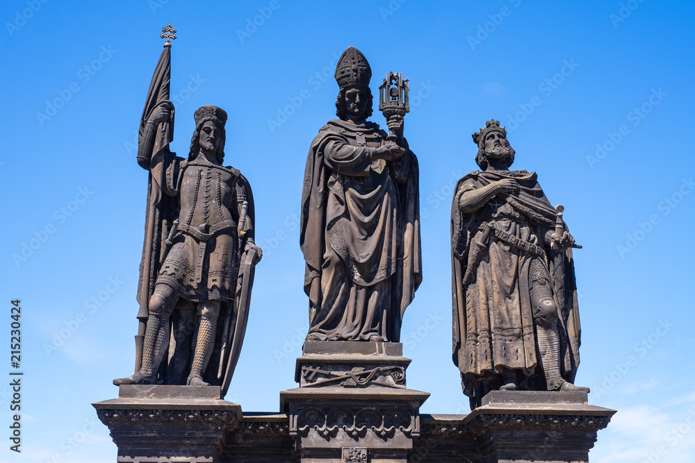 Statuen der Hll. Wenzel, Norbert und Sigismund auf der Karlsbrücke in Prag/Tschechien Statuen der Hll. Wenzel, Norbert und Sigismund auf der Karlsbrücke in Prag/Tschechien