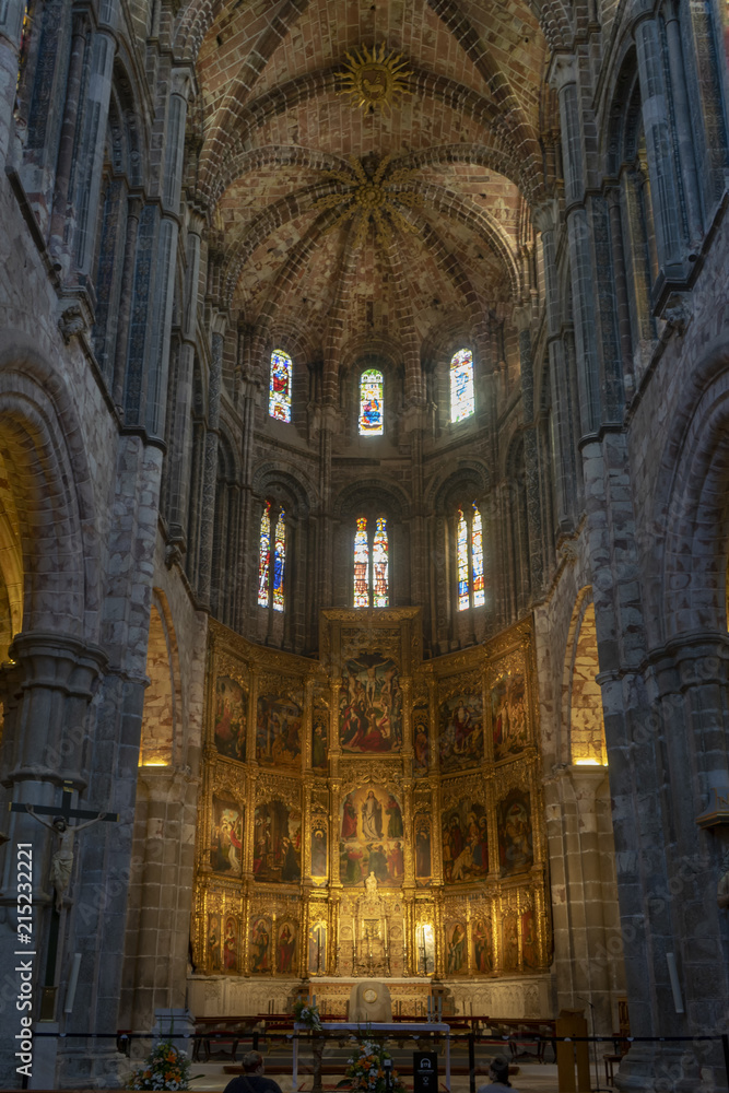 interior de la santa iglesia catedral de Ávila, España